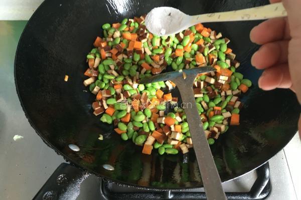 毛豆炒豆干的做法图解5