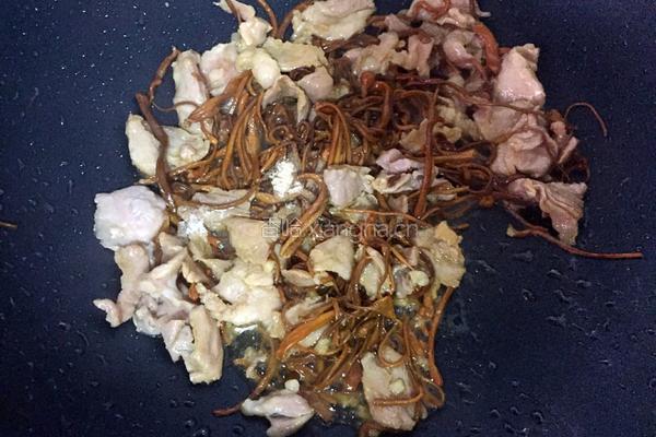 虫草花炒肉的做法图解6