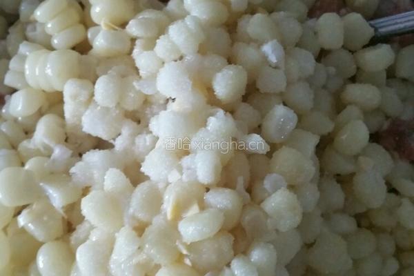 玉米虾仁水饺的做法图解3