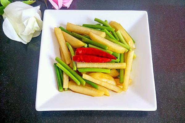 土豆条炒蒜苔