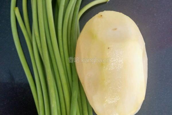 土豆条炒蒜苔的做法图解1
