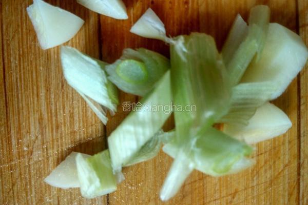 土豆条炒蒜苔的做法图解2