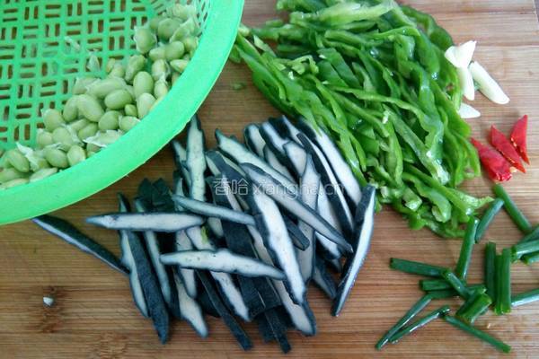 臭豆腐烧毛豆的做法图解3