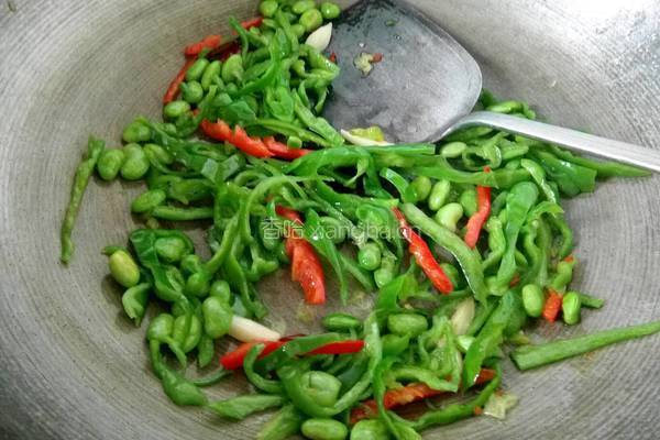 臭豆腐烧毛豆的做法图解7