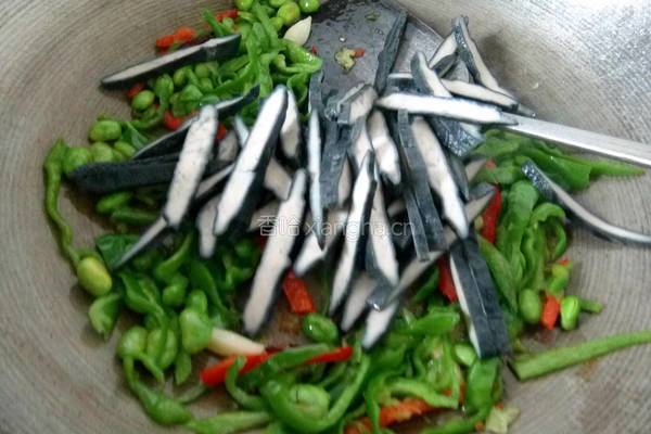 臭豆腐烧毛豆的做法图解8