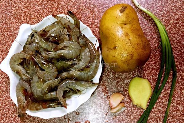 虾仁炒土豆的做法图解1