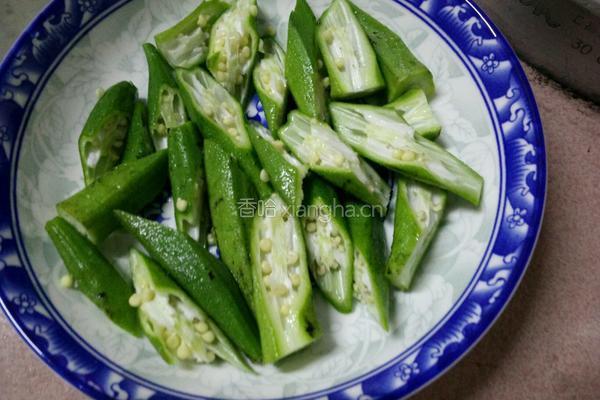 蒜蓉蒸秋葵的做法图解2