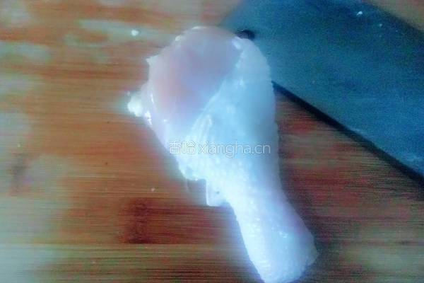 海鲜茹炒鸡腿肉的做法图解1