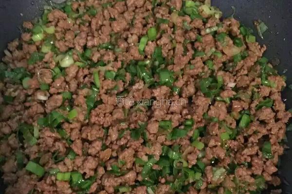 牛肉香葱花卷的做法图解2