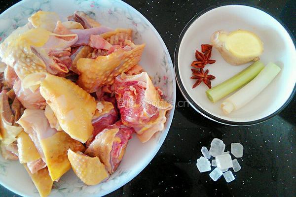 小鸡蘑菇炖粉条的做法图解1