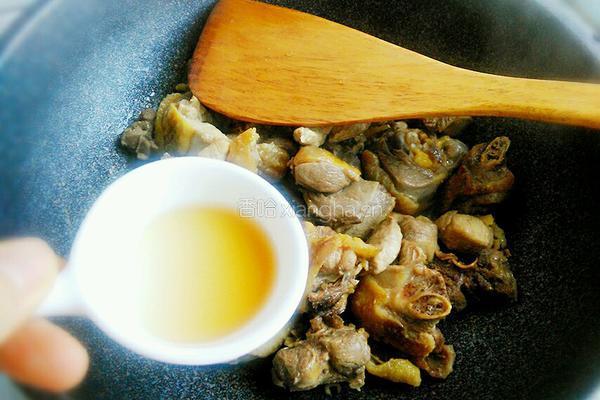 小鸡蘑菇炖粉条的做法图解7