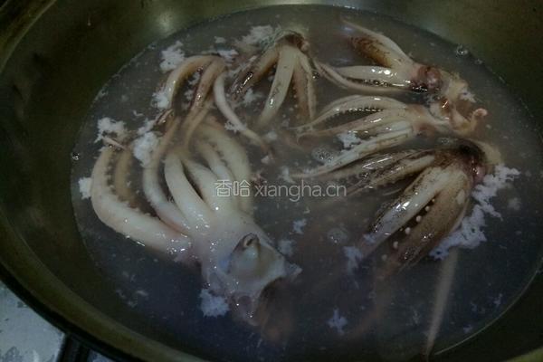 酸辣鱿鱼汤的做法图解4