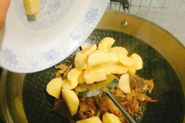 腊肉炖土豆的做法图解5