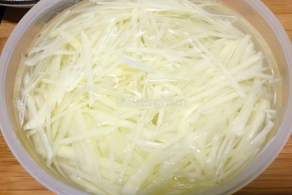 青红椒炒土豆丝的做法图解3