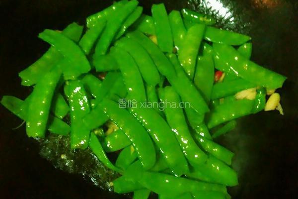 广式腊肠炒荷兰豆的做法图解4
