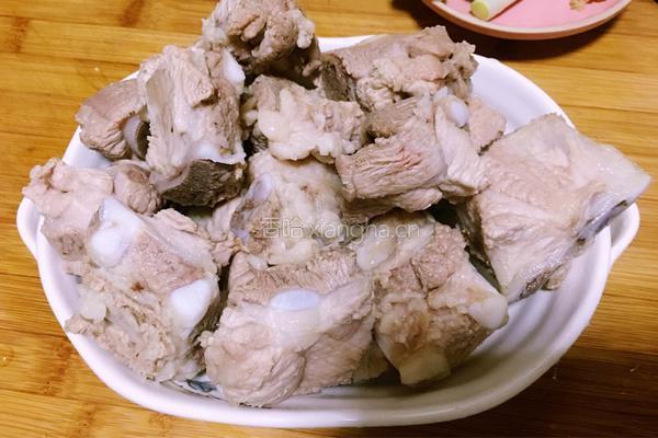 莲藕腔骨汤的做法图解3