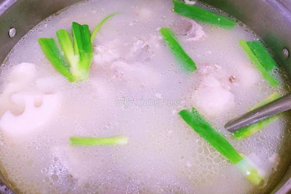 莲藕腔骨汤的做法图解8