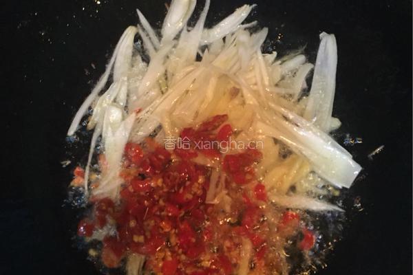 鸡蛋炒黑木耳的做法图解3
