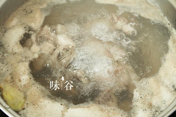罗汉果煲猪骨汤的做法图解3