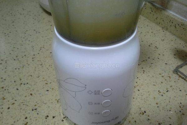 鲜榨苹果汁的做法图解4