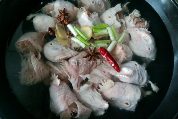自制卤鸡头的做法图解2