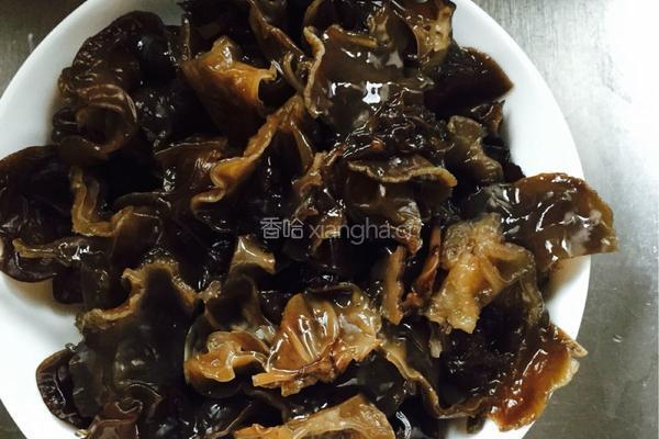 素炒木耳时蔬的做法图解1