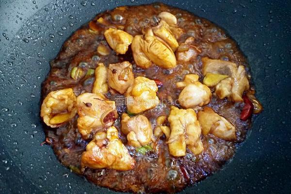 香菇炖鸡块的做法图解4