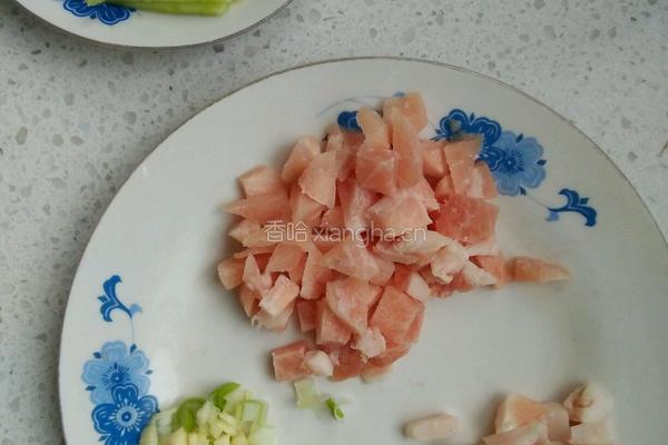 黄豆酱香凉拌面的做法图解1