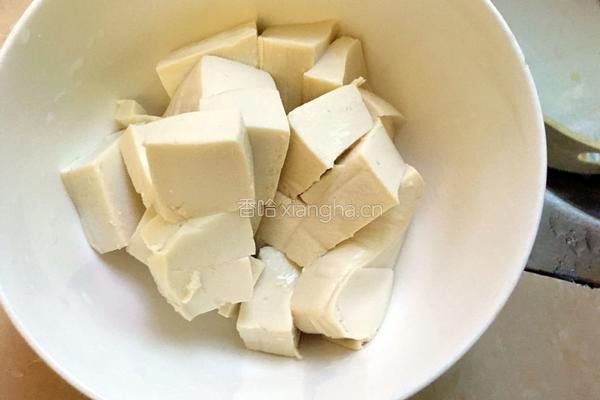 鲤鱼豆腐的做法图解2