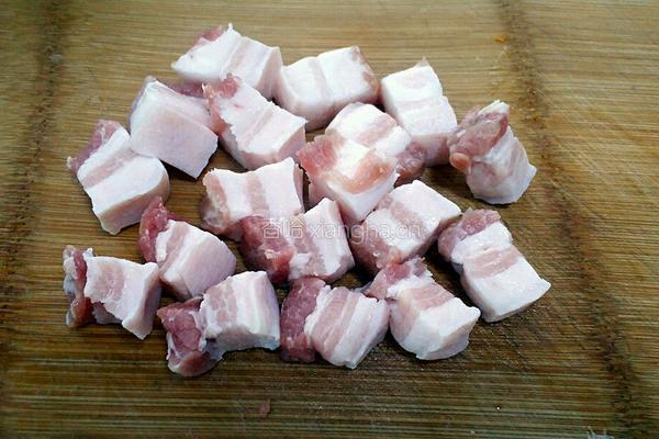 山药红烧肉的做法图解1