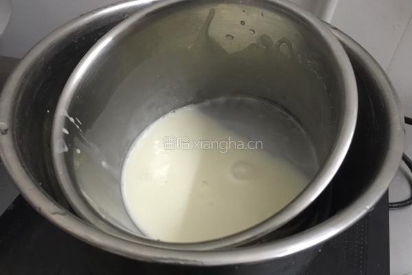 乳酪慕斯蛋糕的做法图解1