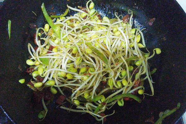 辣炒豆芽的做法图解7