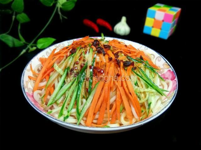 搅拌一下就可以吃了，香香、辣辣的味道好极了。