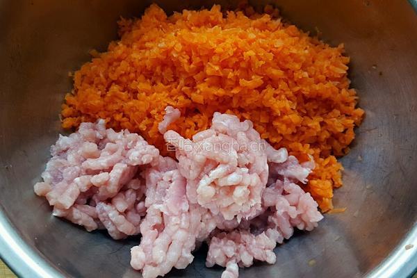 猪肉胡萝卜馅饺子的做法图解3