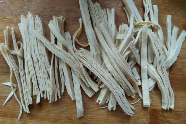 紫甘蓝拌豆腐丝的做法图解3