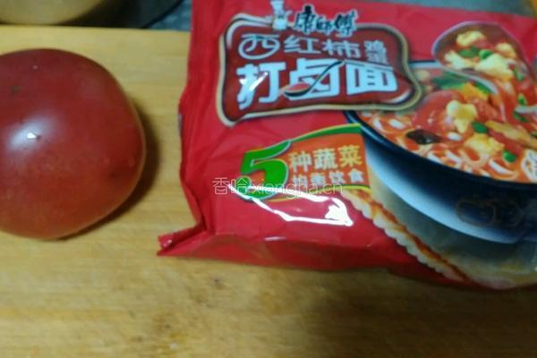 西红柿方便面的做法图解1