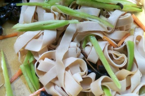 三丝炒豆腐皮的做法图解5
