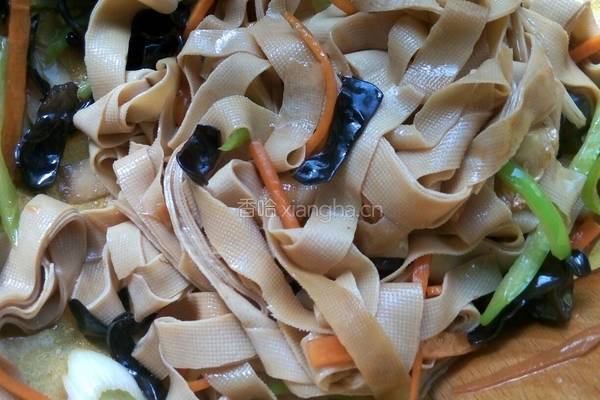三丝炒豆腐皮的做法图解6