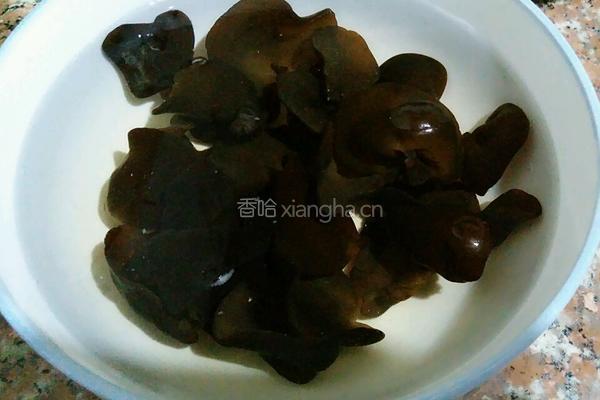 桂圆红枣木耳羹的做法图解2