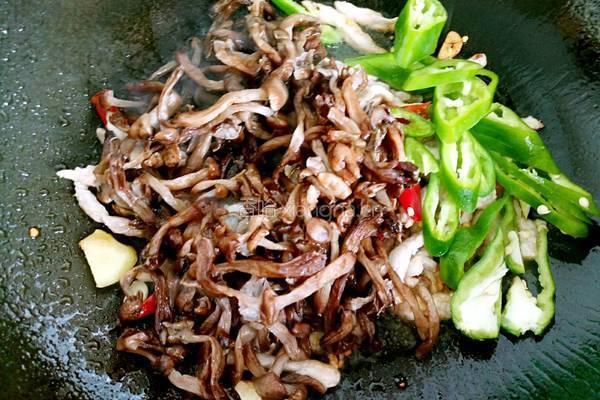 榛蘑肉丝的做法图解7