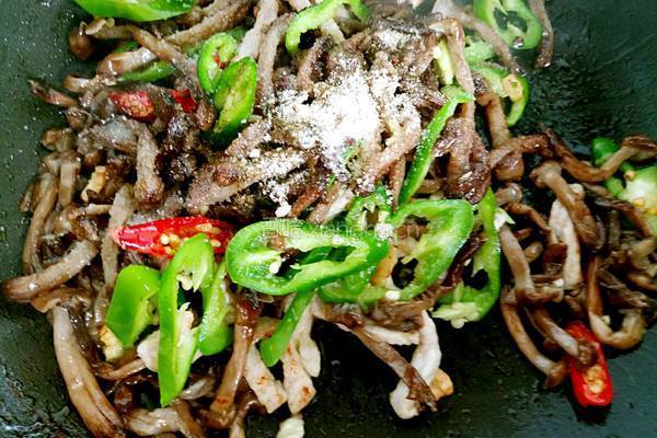 榛蘑肉丝的做法图解8