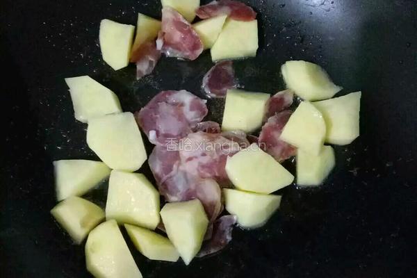 腊肉土豆糯米饭的做法图解2