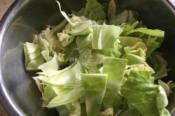 洋白菜炒西红柿的做法图解1