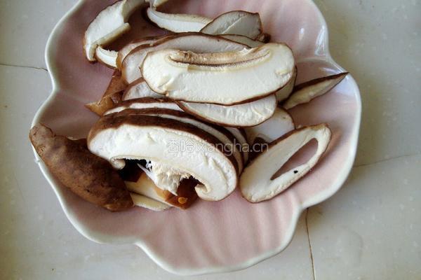鲫鱼蘑菇汤的做法图解6