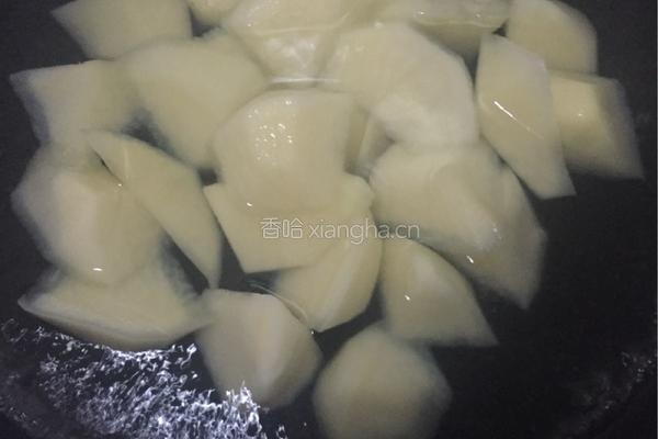 排骨土豆汤的做法图解2