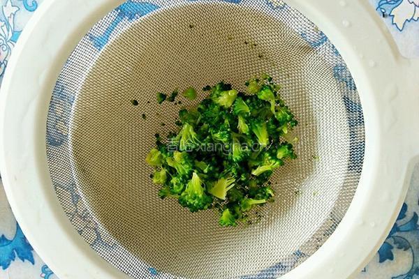 煎蛋火腿披萨的做法图解2