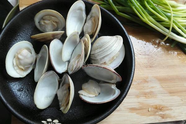 蛤蜊肉丸丝瓜汤的做法图解2