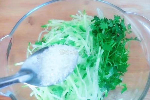 香菜萝卜丝的做法图解4