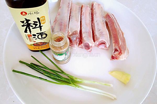 干煸椒盐排骨的做法图解1