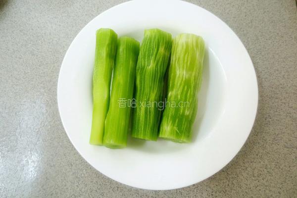 凉拌窝笋的做法图解1